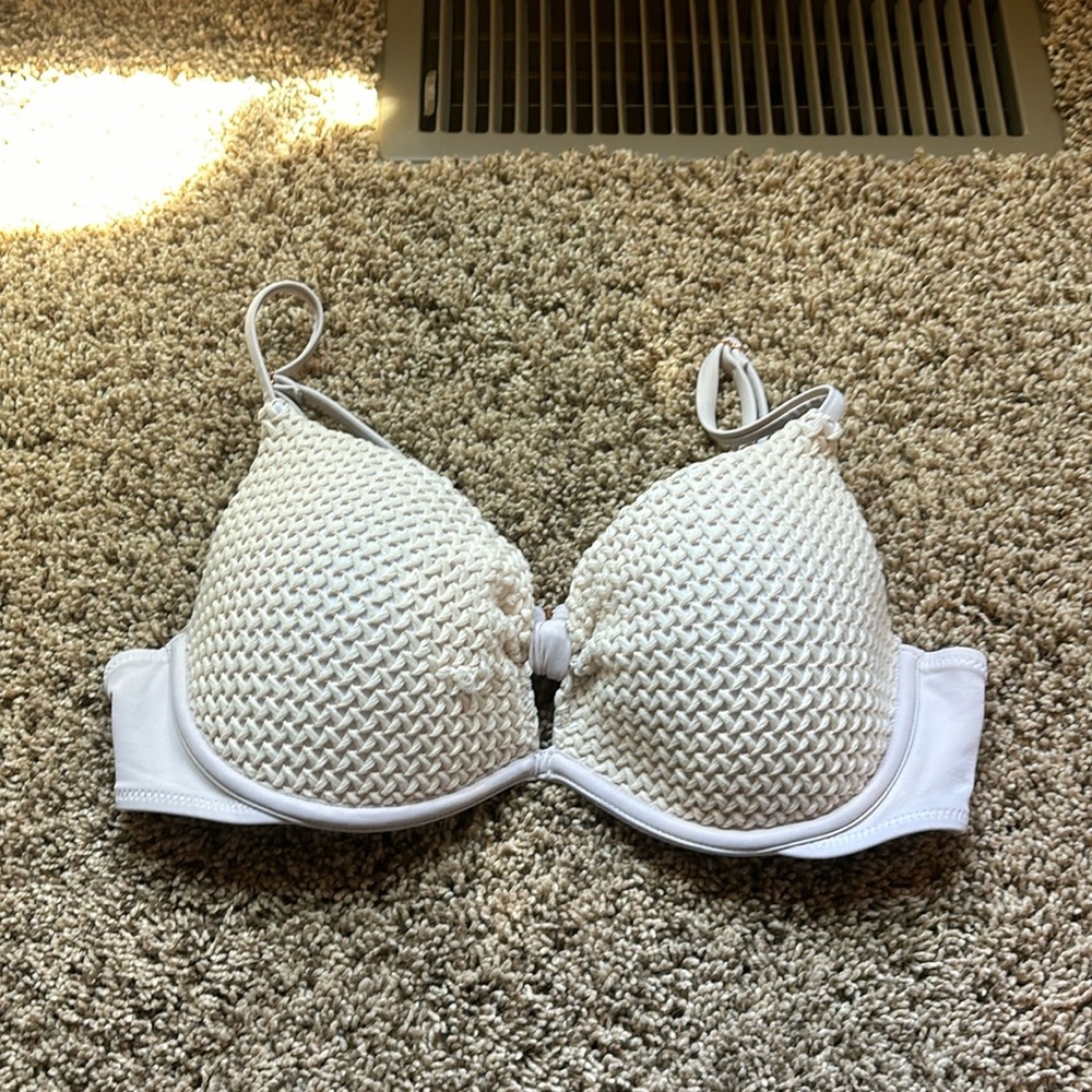 bathing suit top. shade and shore. 36 B (also fits 34C and 32D)